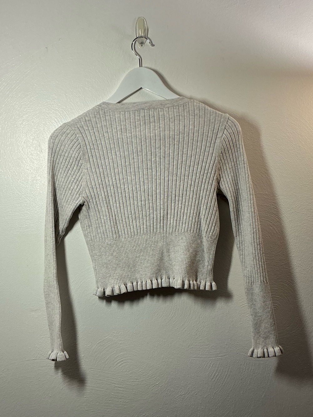 Wild Fable Grey Ruffled-Hem Ribbed Button Cardigan Sweater Size Small - Picture 2 of 6